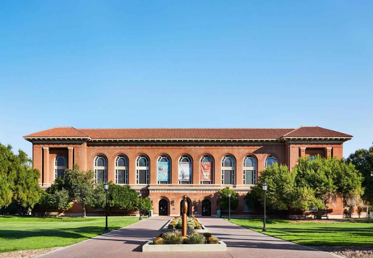 Graduate By Hilton Tucson Hotel Exterior photo