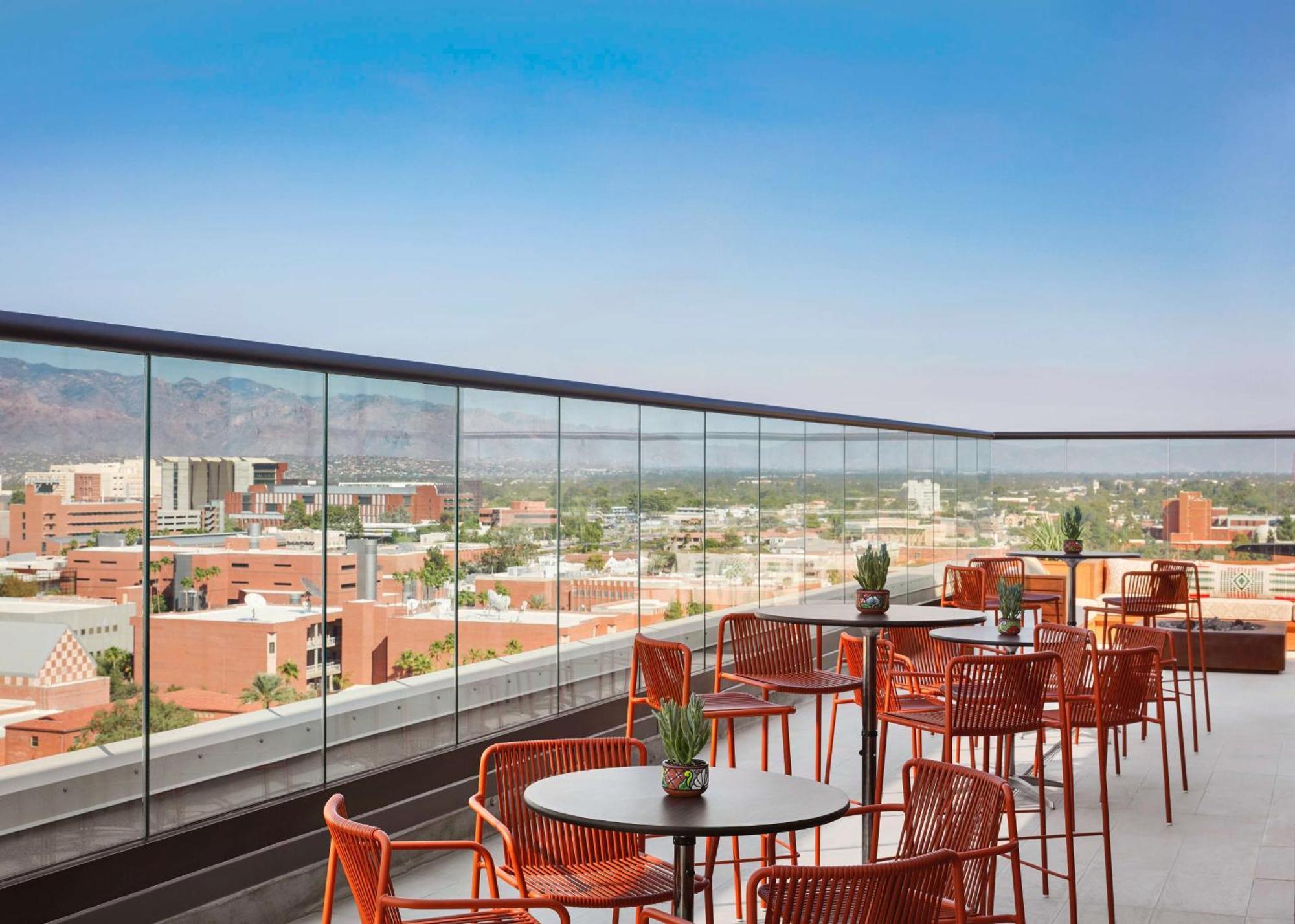 Graduate By Hilton Tucson Hotel Exterior photo